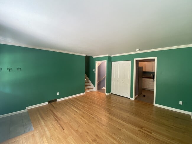 Building Photo - 2609 Lillian Rd