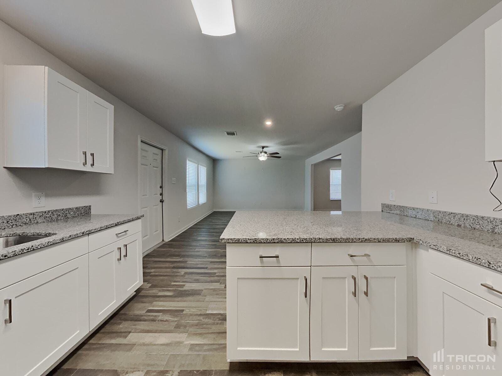 Building Photo - 15680 Del Norte Dr