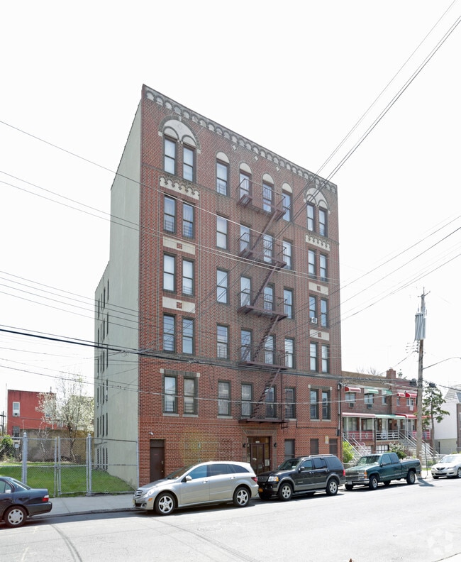 Building Photo - 2566 Radcliff Ave
