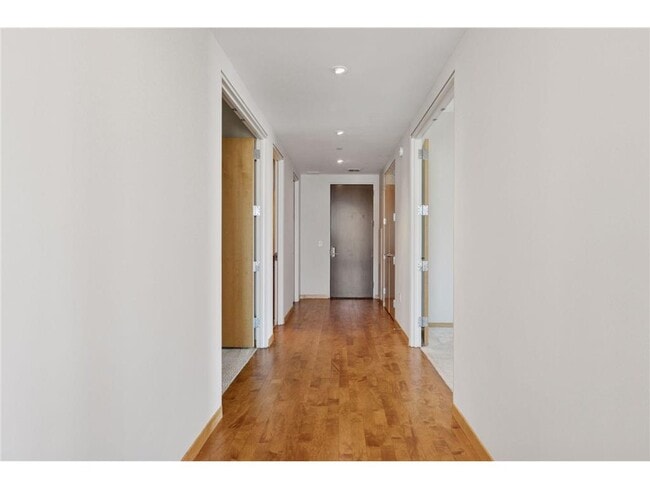 Building Photo - 201 S 11th St