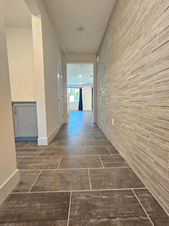 Building Photo - 504 Gemstone Wy