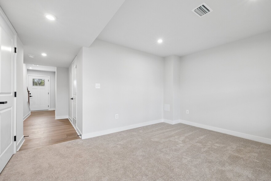 Building Photo - 473 Wild Poppy Dr