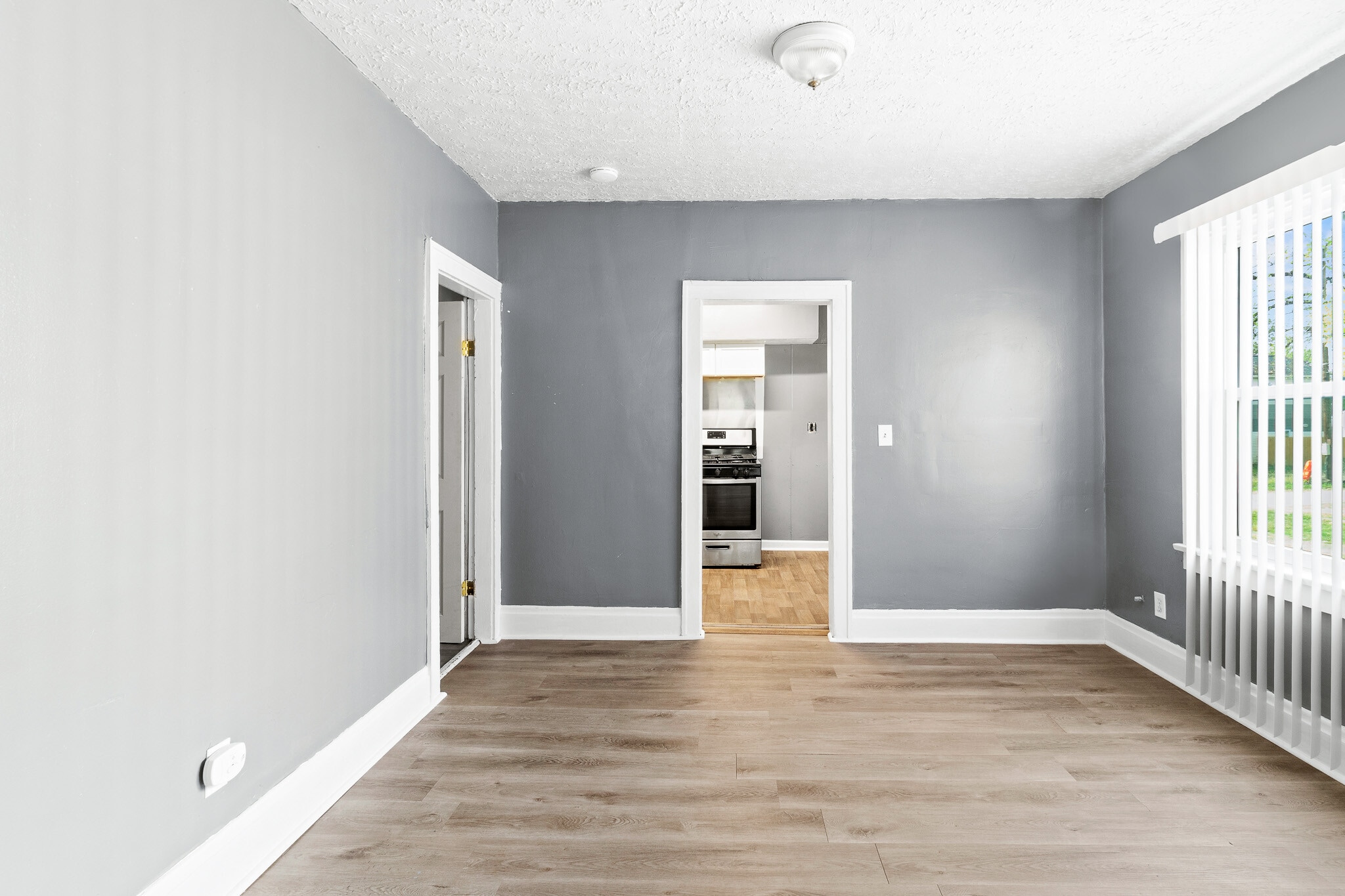 Building Photo - 977 E 17th Ave