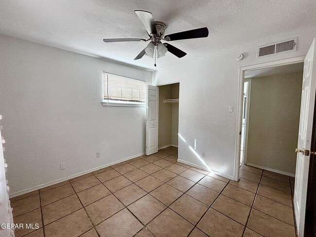 Building Photo - 10517 Tareyton St