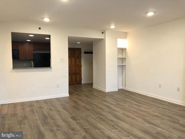 Building Photo - 1530 Key Blvd