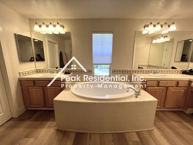 Building Photo - Wonderful 4bd/3ba Rocklin Home-Must See!