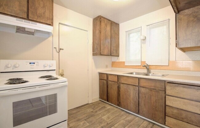 Kitchen - 1215 W Harding Way