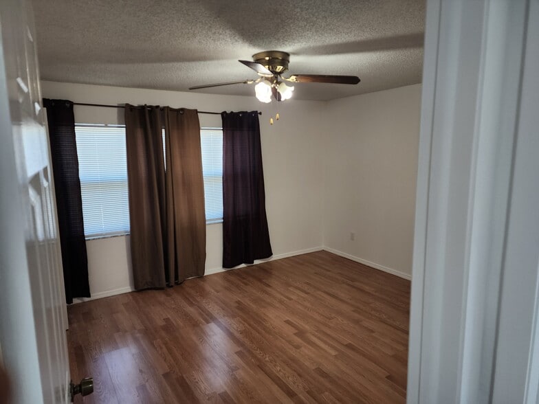 Master Bedroom - 2751 S Pines Dr