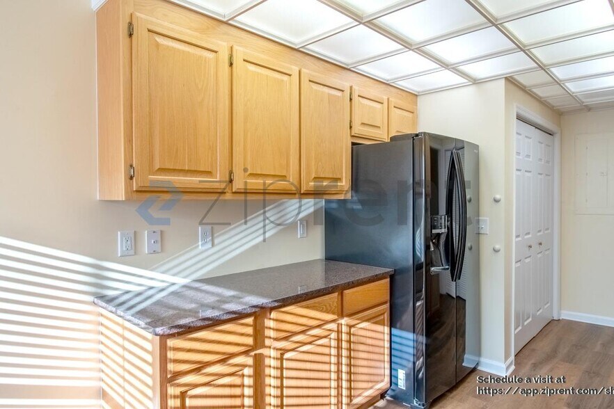 Building Photo - 8533 Sawyer Brown Rd