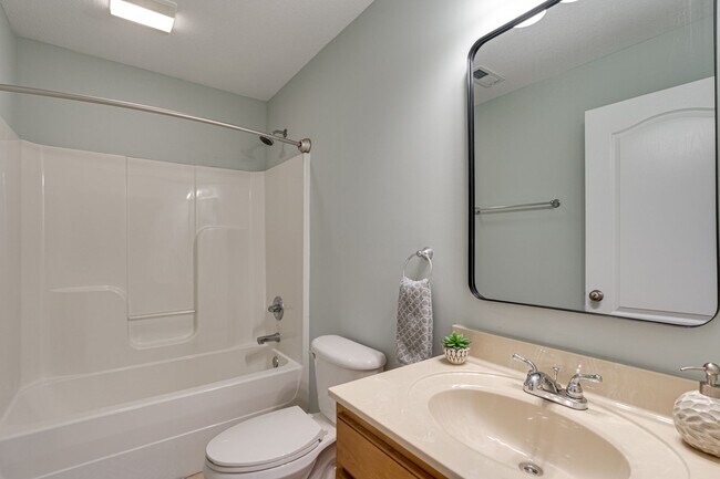 Building Photo - 3BR 2BA