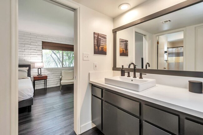 Building Photo - TEMPE GOLF COURSE HOME in SHALIMAR NEIGHBO...