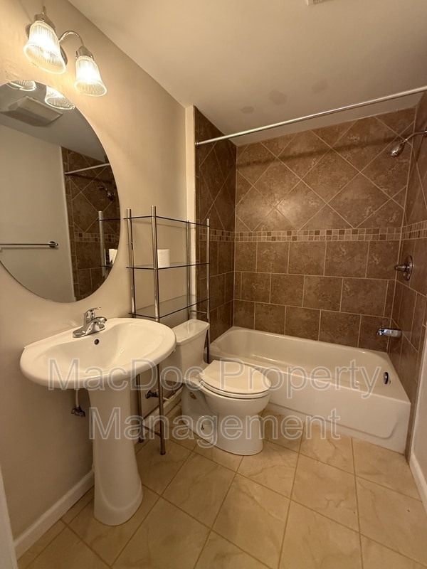 Building Photo - 14 Heatherbrook Ln