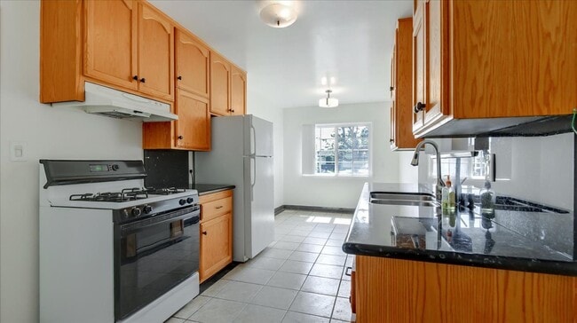 Building Photo - 3532 Maplewood Ave