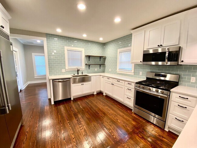 Building Photo - Swan Lake Luxury Bungalow
