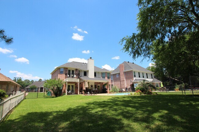Building Photo - Lease Takeover Opportunity Available: Stun...