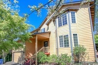 Building Photo - 3907 SE Sunrise Dr