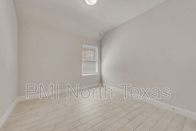 Building Photo - 512 Tartane Dr