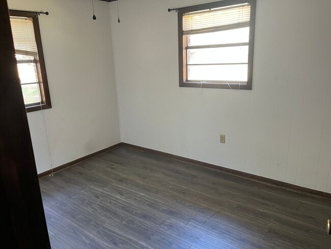 Building Photo - 115 Blair St