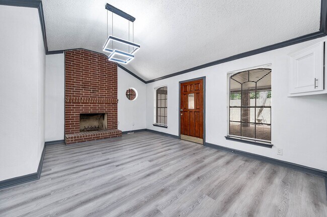 Building Photo - 8903 Sultan Dr