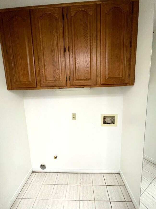 Building Photo - Quaint Gated Community near Pacific View Mall
