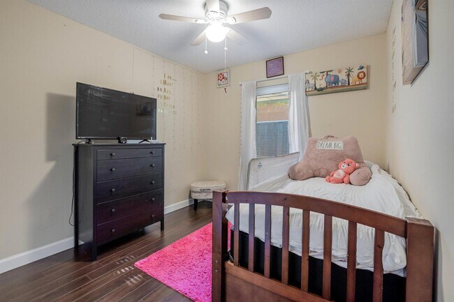 Building Photo - 6824 SW 5th St