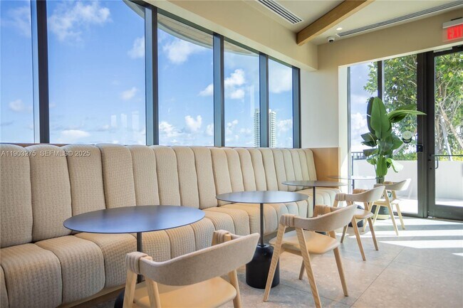 Building Photo - 580 72nd St