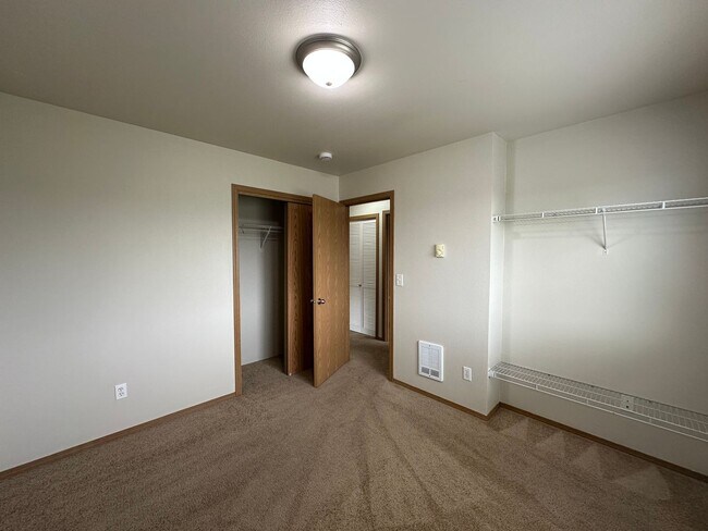 Building Photo - 3 Bed, 2 Bath close to Downtown Ferndale