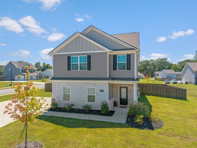 Primary Photo - 737 Woody Dr