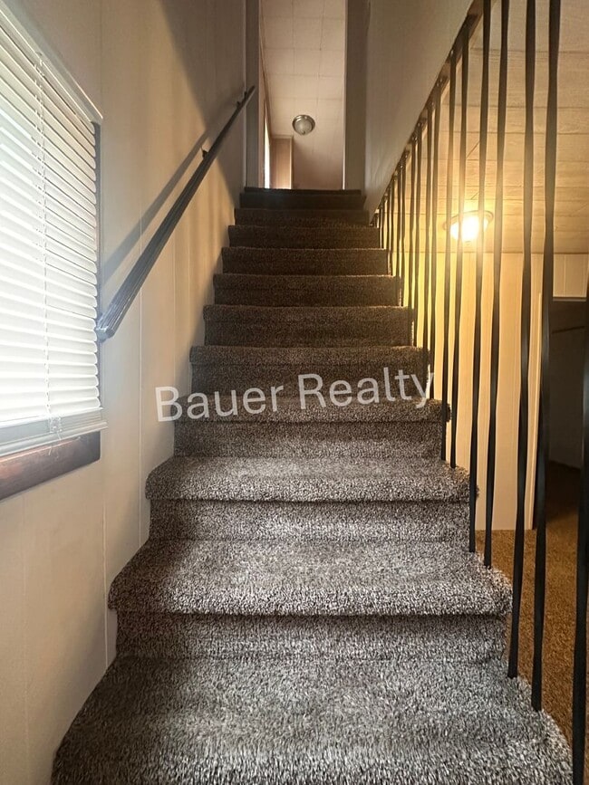 Building Photo - 3 -4 Bedroom Home Near Brookside Park