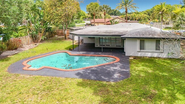 Building Photo - 4330 SW 7th St