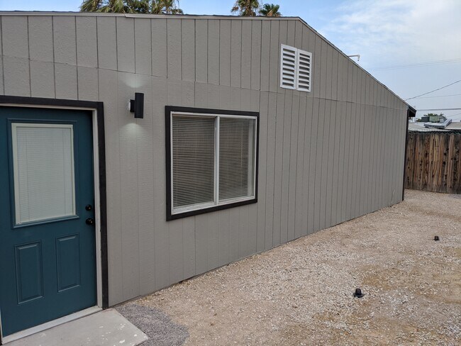 Building Photo - 1125 Tamerack Ave