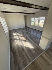 Building Photo - 109 SW Ave