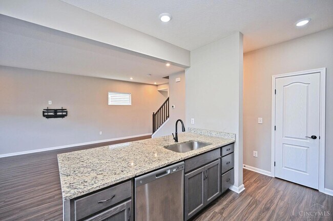 Building Photo - 1538 Summerview Ln