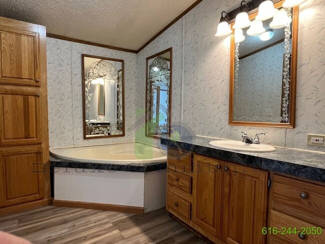 Building Photo - 3 Bedroom Mobile Home Available NOW! Baseline Estates Park