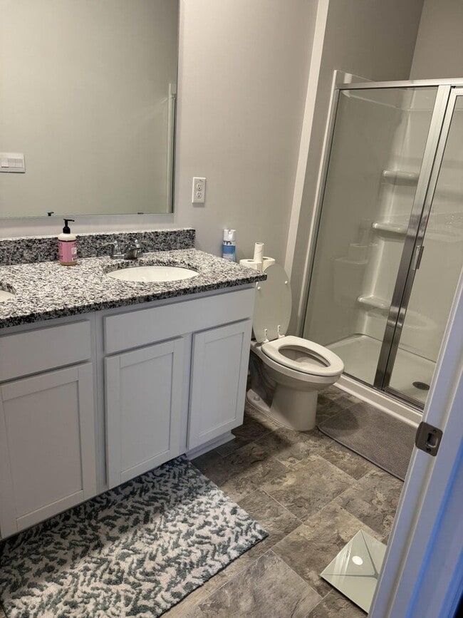 Building Photo - Kentbury Court