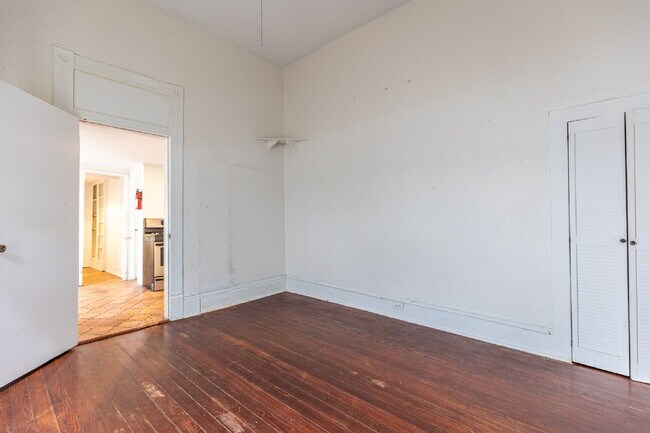 Building Photo - 426 W Woodlawn Ave