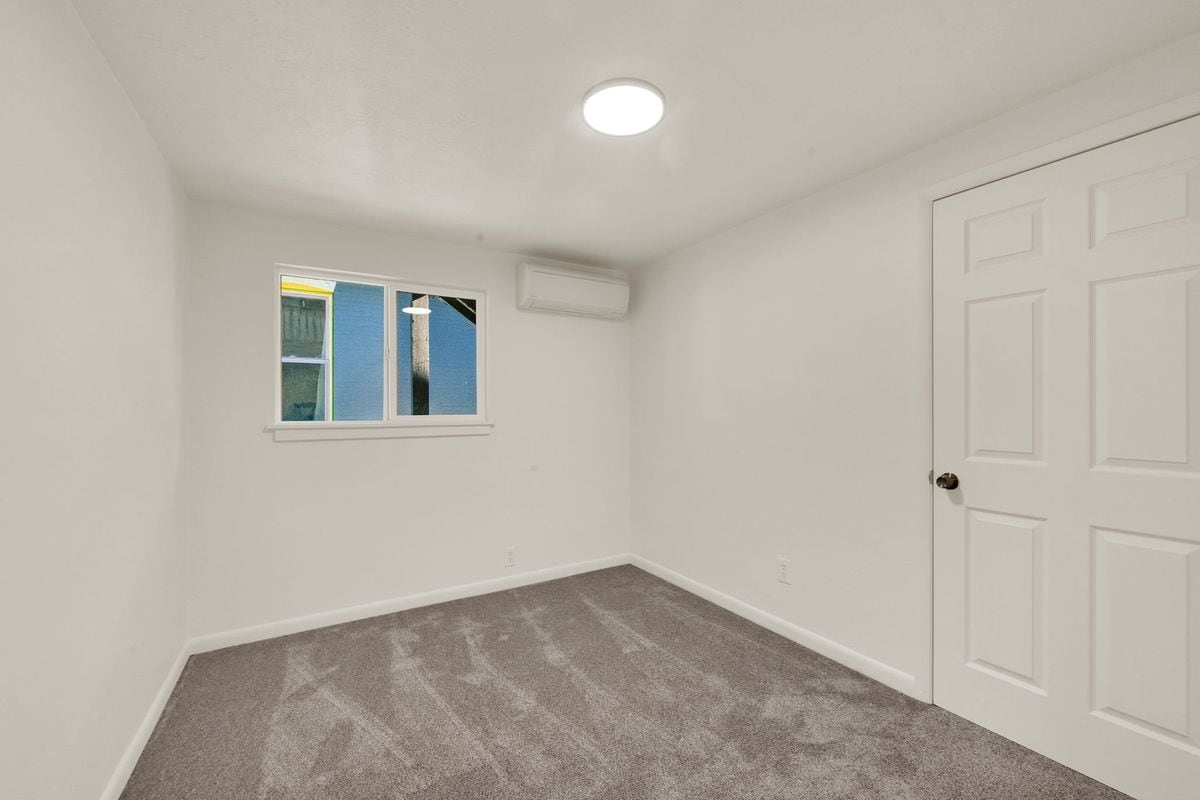 Building Photo - 189 N 300 E
