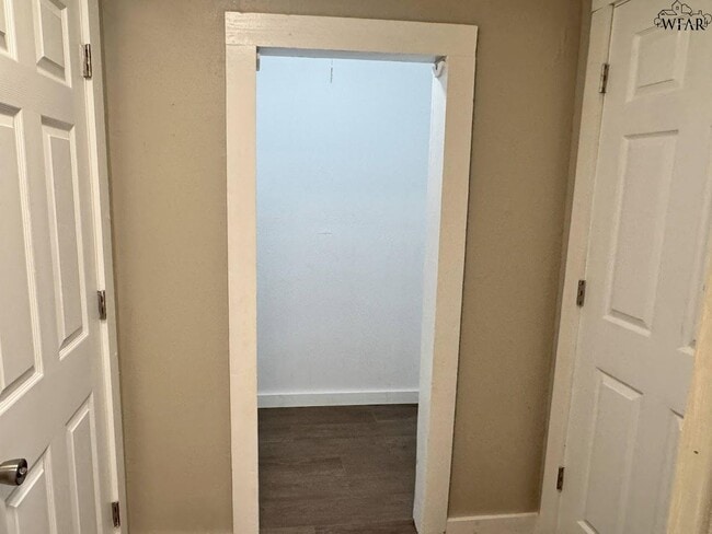 Building Photo - 704 Reagan St