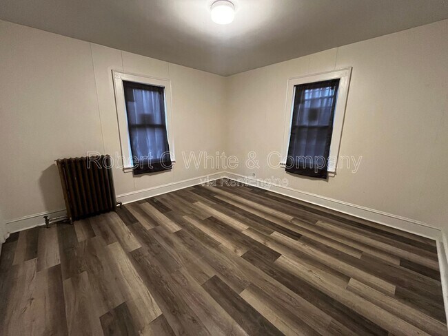 Building Photo - 219 Frederick St