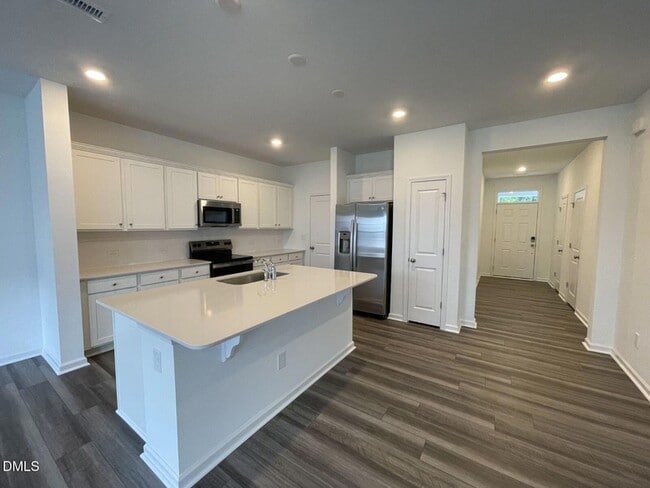 Building Photo - 213 Lily Patch Ln