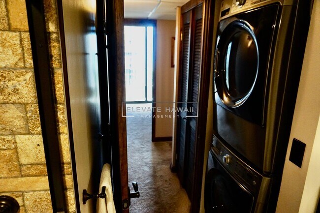 Building Photo - FULLY FURNISHED 2 BED 2 BATH IN WAIKIKI w/...