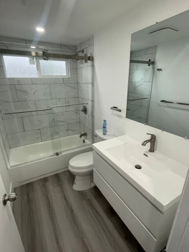 Bathroom 1 - 1226 Amethyst St