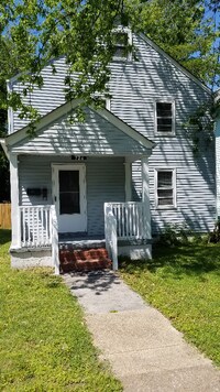 Building Photo - 724 37th St