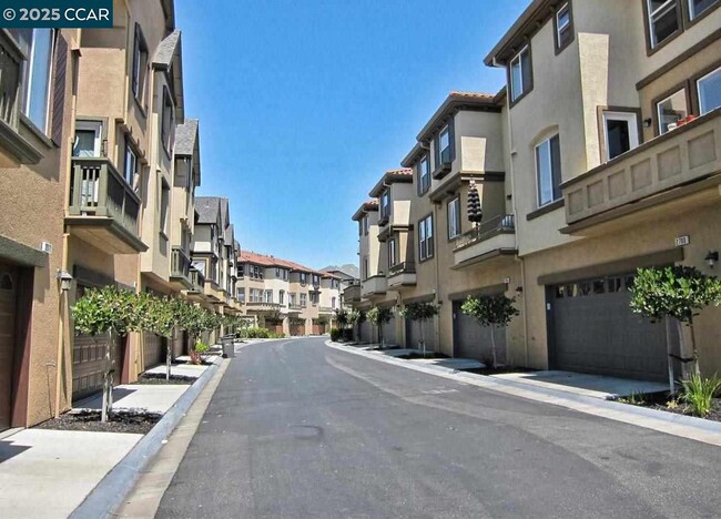 Building Photo - 2712 Ashwell Ln