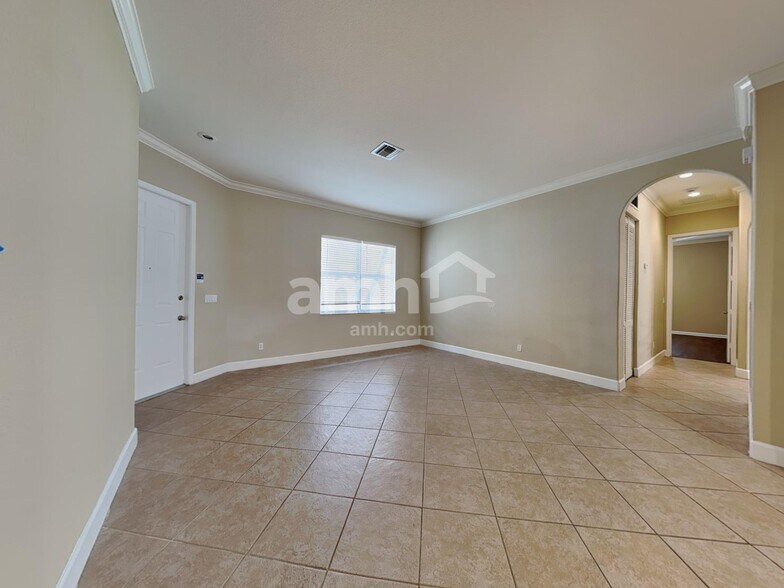Building Photo - 996 NW Leonardo Cir