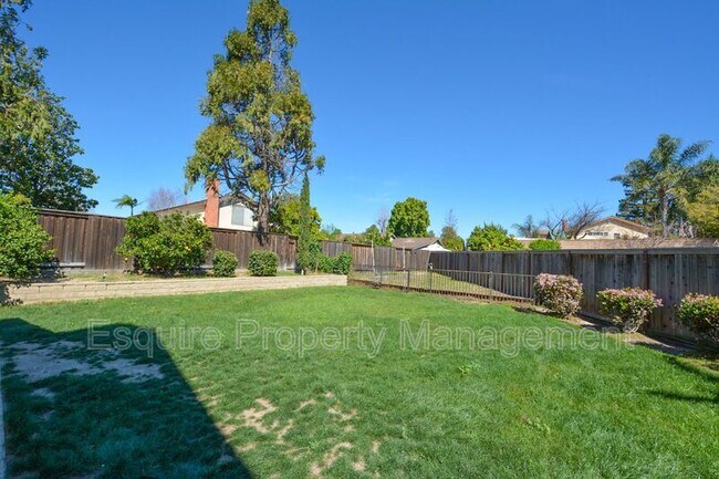 Building Photo - 2561 Exeter Ct