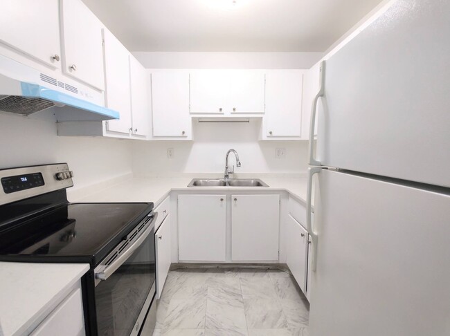 Building Photo - Gorgeous and Spacious 2/1 Unit in Hialeah