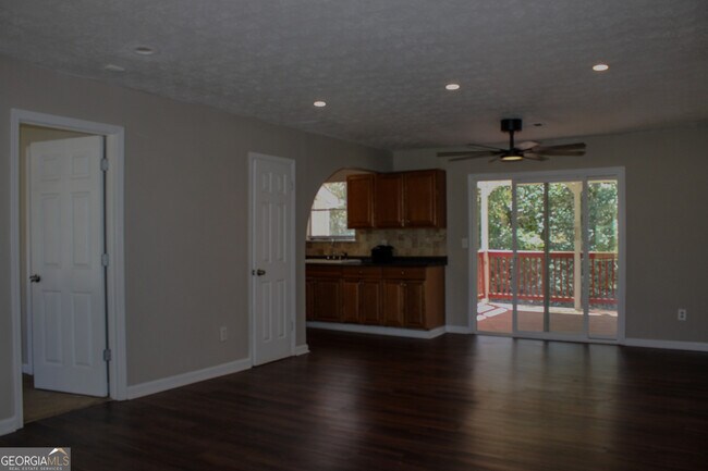 Building Photo - 61 Scoby Ct