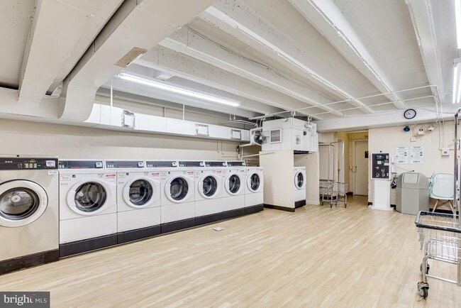 Building Photo - 1425 4th St SW