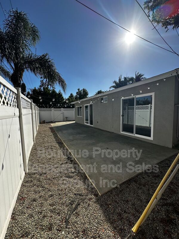 Building Photo - 2285 Santa Ana Ave